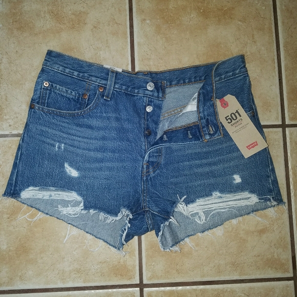 😍 501 LEVI'S 😍 Mid rise Cut off Jean shorts - Picture 2 of 9